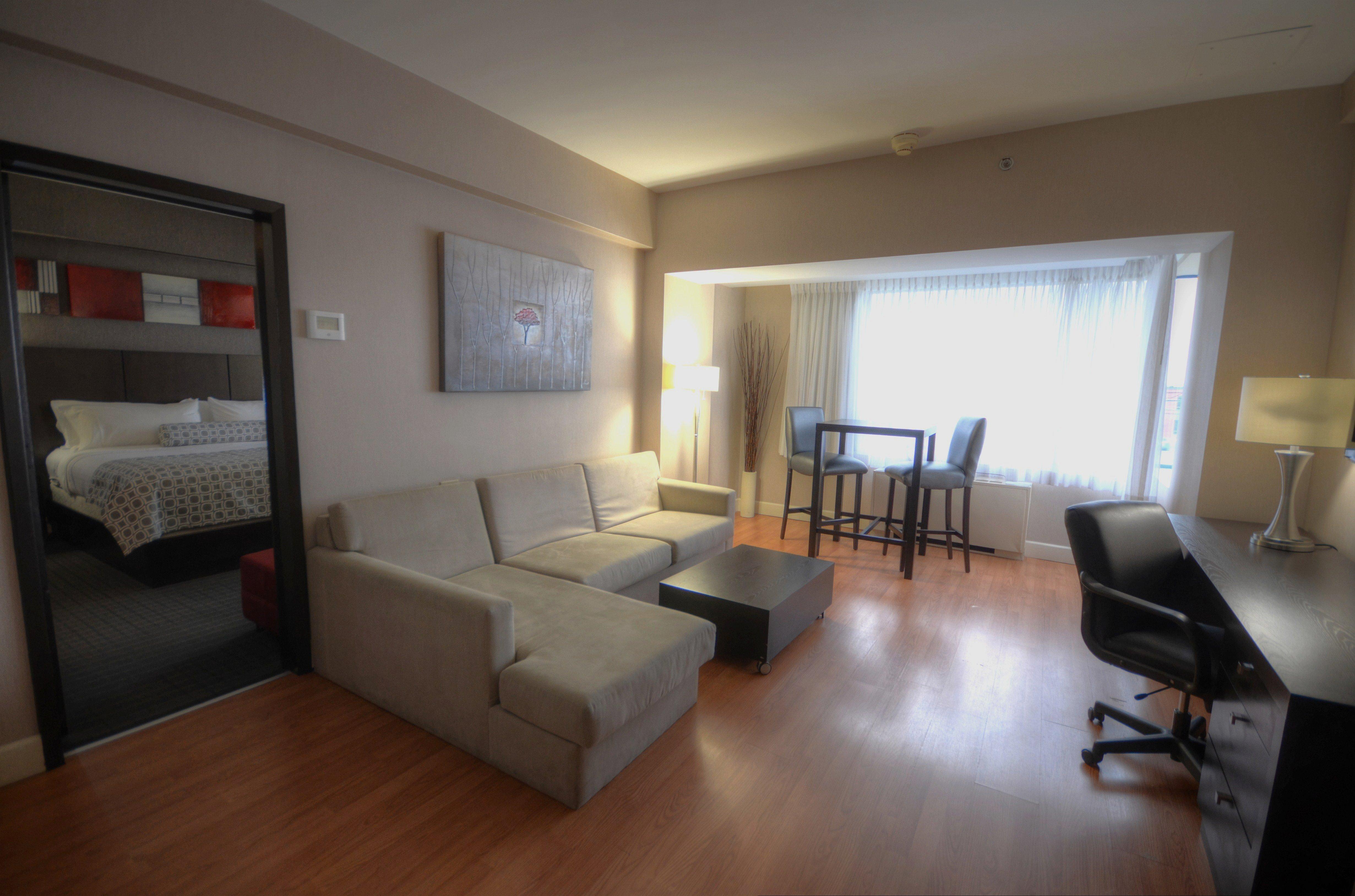 Armon Plaza Montreal Airpt, Trademark Collection By Wyndham Экстерьер фото