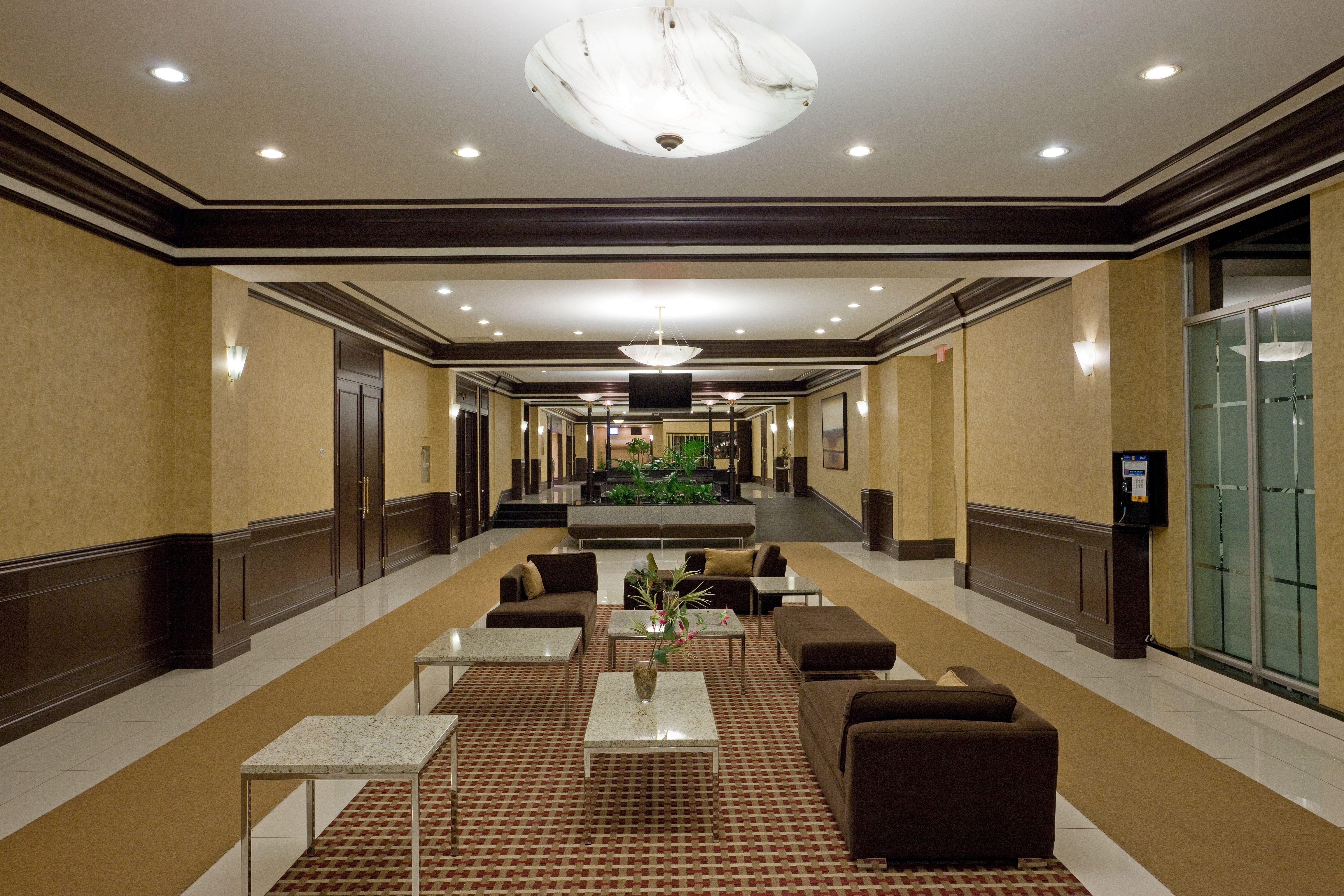 Armon Plaza Montreal Airpt, Trademark Collection By Wyndham Экстерьер фото