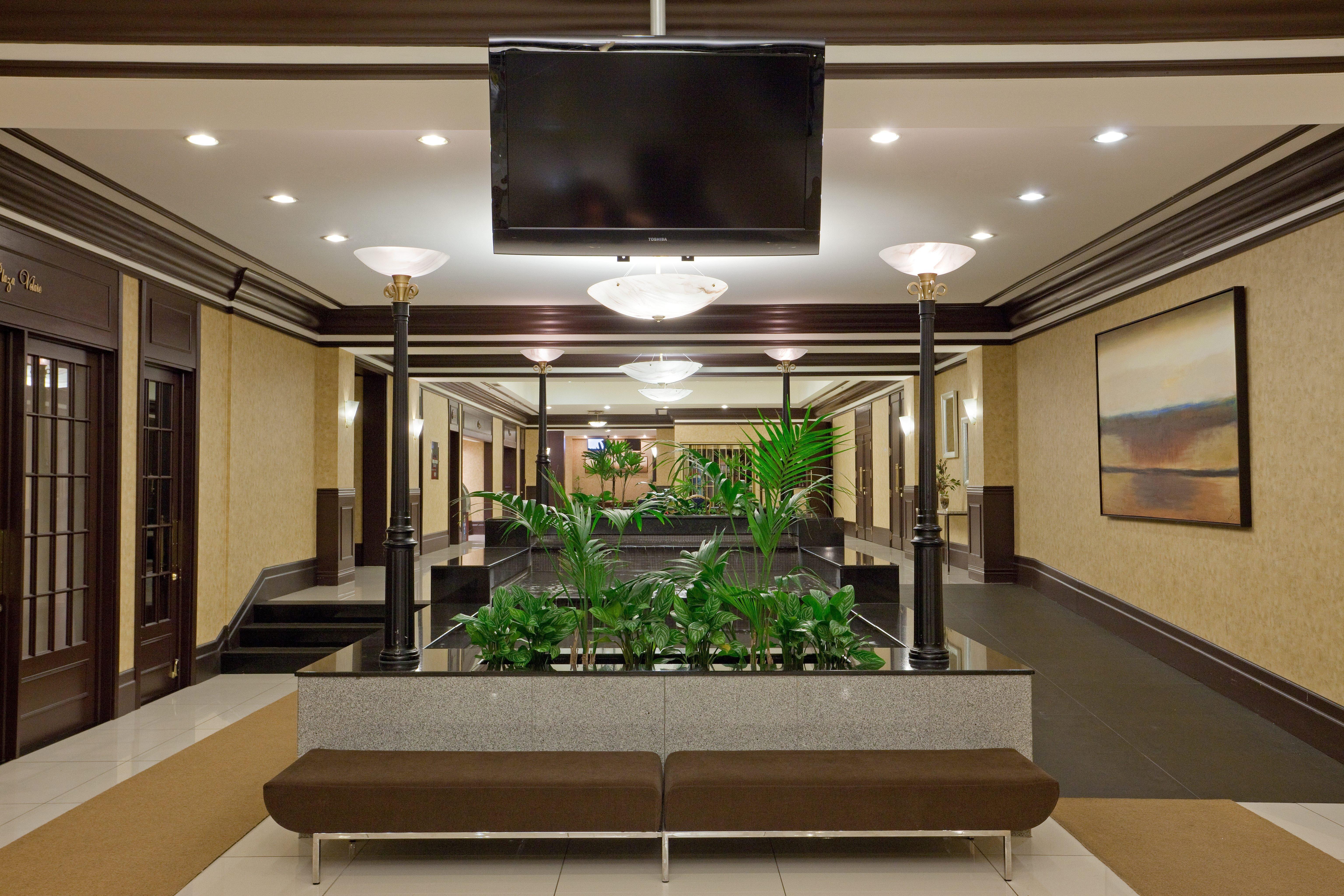 Armon Plaza Montreal Airpt, Trademark Collection By Wyndham Экстерьер фото