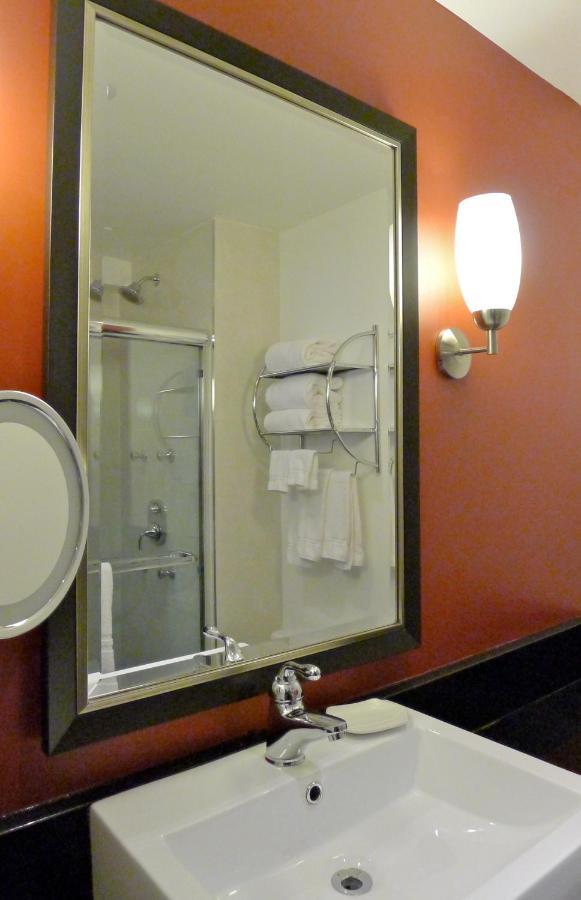 Armon Plaza Montreal Airpt, Trademark Collection By Wyndham Экстерьер фото