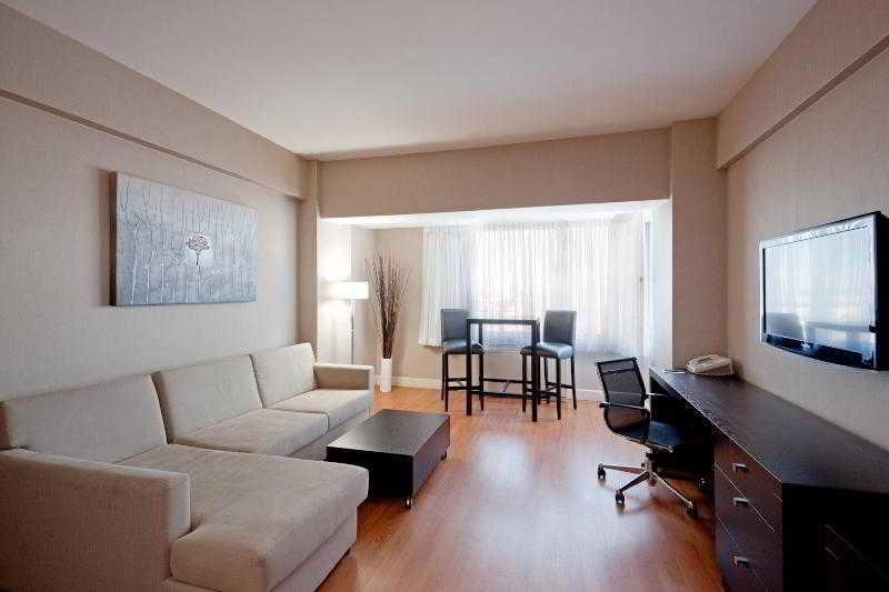 Armon Plaza Montreal Airpt, Trademark Collection By Wyndham Номер фото
